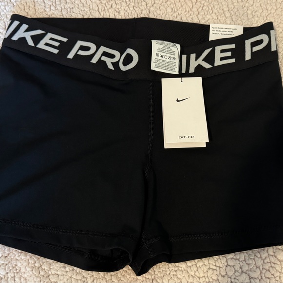 Women’s black Nike Pro shorts - Picture 2 of 7